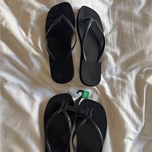 Two BNWT black square toe flip flops W9
